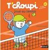Nathan T'choupi joue au tennis