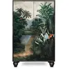 RNT by Really Nice Things Buffet armoire en MDF imprimé tropical sur fond noir.