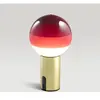 Lampe à poser rechargeable MARSET Dipping Light, rouge/laiton, à inten...