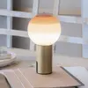 Lampe à poser rechargeable MARSET Dipping Light, crème/laiton, à inten...