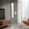 Angel Cerda Miroir sur pied avec cadre en noyer