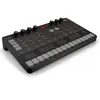 IK Multimedia UNO Synth - Synthétiseur analogique monophonique compact.