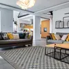 THEDECOFACTORY RAMINE - Tapis effet laineux motif damier multicolore 133x170