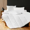 Douceur D'intérieur - Couette Polyester Uni Anti-Acarien Premium - 240x260cm.