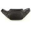Francinel Pochette Ceinture. Elle contient un compartiment principal zippé, une poche à l'avant, à l'arrière et sur les cotés avec des