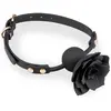 LOVE AND VIBES Gag ball en similicuir avec rose en silicone
