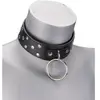 Collier BDSM rivets et anneaux avec laisse