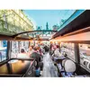 - Coffret Cadeau Repas insolite 4 plats et visite de Paris dans le bus...