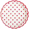 Paquet de 8 Assiettes rondes festonnées à coeurs rouges 23cm
