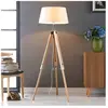 Lindby - Lampadaire Trepied 'Katie' en bois pour salon & salle à manger