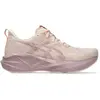 Chaussures ASICS Novablast 5 rose clair femme - 42