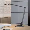 Lampe de bureau LED MAULoptimus anthracite pied à intensité variable CCT