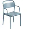 Chaise d'extérieur avec accoudoirs en acier bleu ciel Linear - Muuto