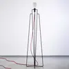 GRUPA Model M1 lampadaire LED noir, câble rouge