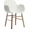 Normann Copenhagen Fauteuil blanc avec structure en bois de noyer