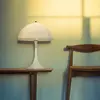 Louis Poulsen Lampe de table Panthella opale - 5744167042