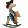 Maileg Souris Cowboy sur son cheval à bascule Petit frère