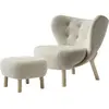 Fauteuil Little Petra et pouf en laine beige et chêne - &Tradition