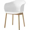 Chaise blanche piétement en bois de chêne JH30 - &tradition