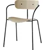Chaise en chêne et piètement noir AV2 Pavilion - &tradition