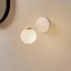 SIGMA Applique murale Gama en blanc avec boule en verre