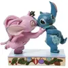 Figurine Enesco Disney Traditions - Lilo & Stitch - Angel qui embrasse Stitch