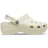 Crocs - Women's Classic Platform Clog - Sandales taille 41-42, beige