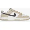 NIKE Femme Dunk Low Sneaker, Desert Kaki Medium Ash Summit Blanc, 43 EU