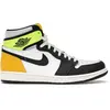 Nike - Baskets en Cuir Air Jordan 1 High Og Vault blanc/noir/vert fluo...