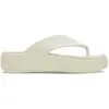 Crocs - Women's Getaway Groove Platform Flip - Sandales taille 39-40, beige