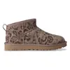 Botte d'hiver UGG W CLASSIC ULTRA MINI SPOTTED (CHESTNUT) femme