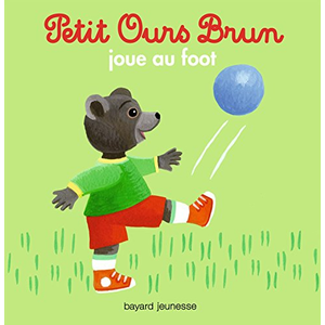 Comparateur de prix : Bayard Jeunesse Petit Ours Brun joue au foot
