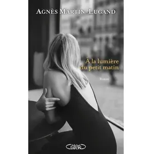 Michel Lafon A la lumière du petit matin Agnès Martin-Lugand (Auteur) pas cher