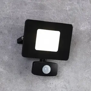 Comparateur de prix : EGLO Applique LED à capteur d'extérieur Faedo 3 20W 13x5x14 cm Noir