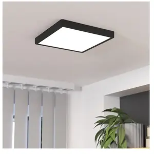 Comparateur de prix : EGLO Plafonnier Fueva 5 IP44 noir 3 000 K 28x28 cm