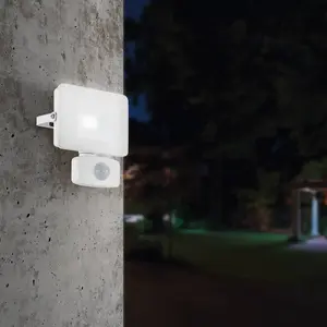 Comparateur de prix : Eglo 33156 Wandleuchte, Aluminium, 10 W, Weiss