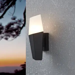 Comparateur de prix : EGLO Applique d’extérieur Farindola en noir/blanc
