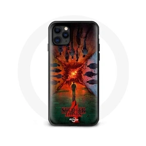 Maniacase Coque pour Iphone 13 Stranger Things Saison 4 Affiche Equipages de la Nouvelle Théorie
