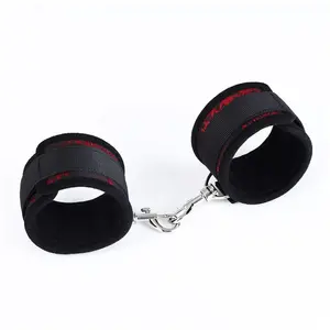 Menottes de Poignet Scandale OHMAMA pour Fetish et Jeux Érotiques pas cher