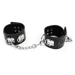 Comparateur de prix : Retenues de Chevilles Style Hasp OHMAMA pour Fetish et BDSM