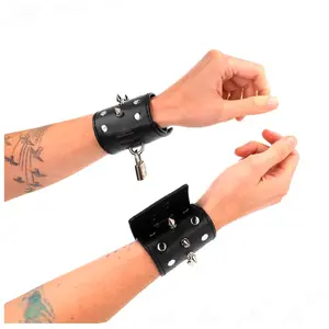 KINK Poignets Punk avec Pointes 25x6 cm - Style, Confort et Contrôle pas cher