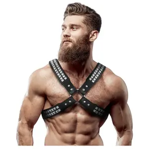 Comparateur de prix : Harnais en Cuir Végétalien pour Hommes avec Poitrine Croisée et Rivets...