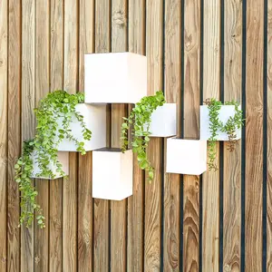 Comparateur de prix : Newgarden - Applique murale recharge solaire Wally 12 x 12 x 18 cm