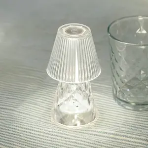 Newgarden lampe à table LED Lola 12 Lux, pile, transparent pas cher