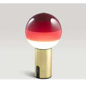 Lampe à poser rechargeable MARSET Dipping Light, rouge/laiton, à inten... pas cher