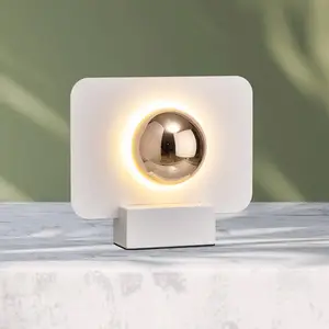 Lampe design en métal blanc pas cher