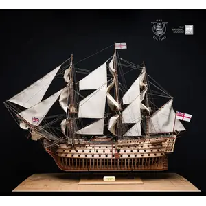 Comparateur de prix : OcCre Maquette de bateau en bois : HMS Victory (Edition limitée et numérotée)
