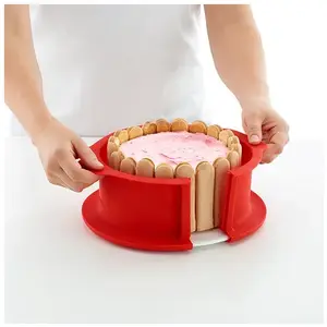 Moule à charlotte démontable Gourmet céramique et silicone rouge Lékué pas cher