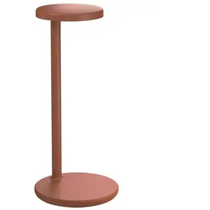 FLOS lampe de table OBLIQUE QI (2700K, rouille opaque - Aluminium et PMMA) pas cher