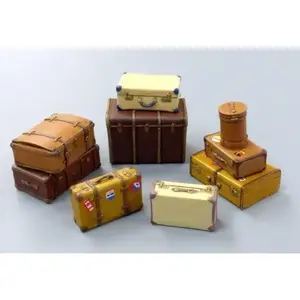 Plus-Model Old Suitcases - 1:35e - Plus Model pas cher